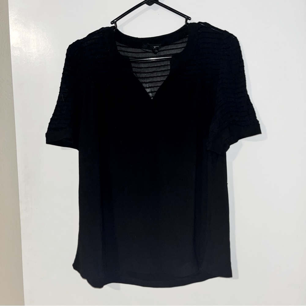 LAST DAY!! Fun black work top- Unique! ♣️